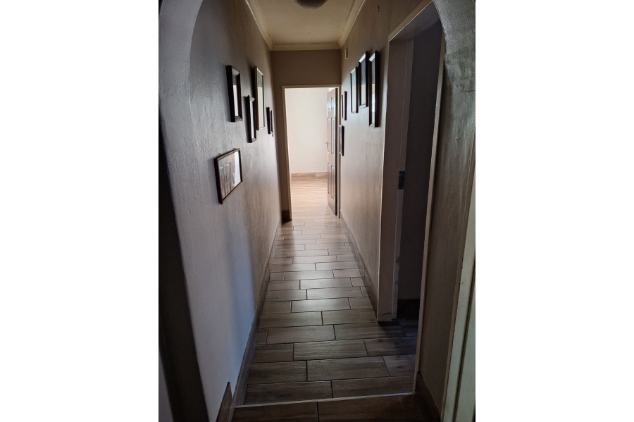 5 Bedroom Property for Sale in Rooihuiskraal Gauteng