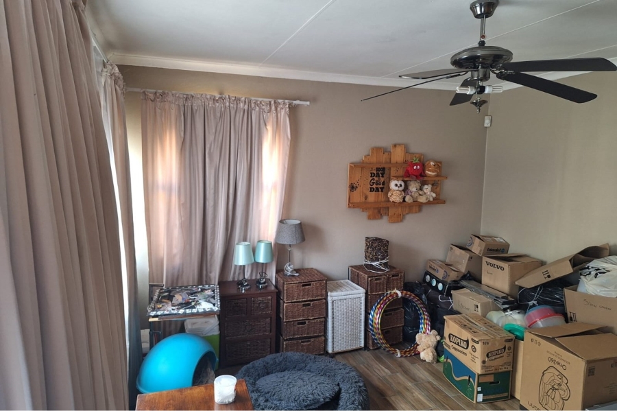 5 Bedroom Property for Sale in Rooihuiskraal Gauteng