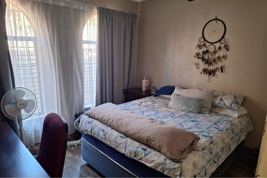 5 Bedroom Property for Sale in Rooihuiskraal Gauteng
