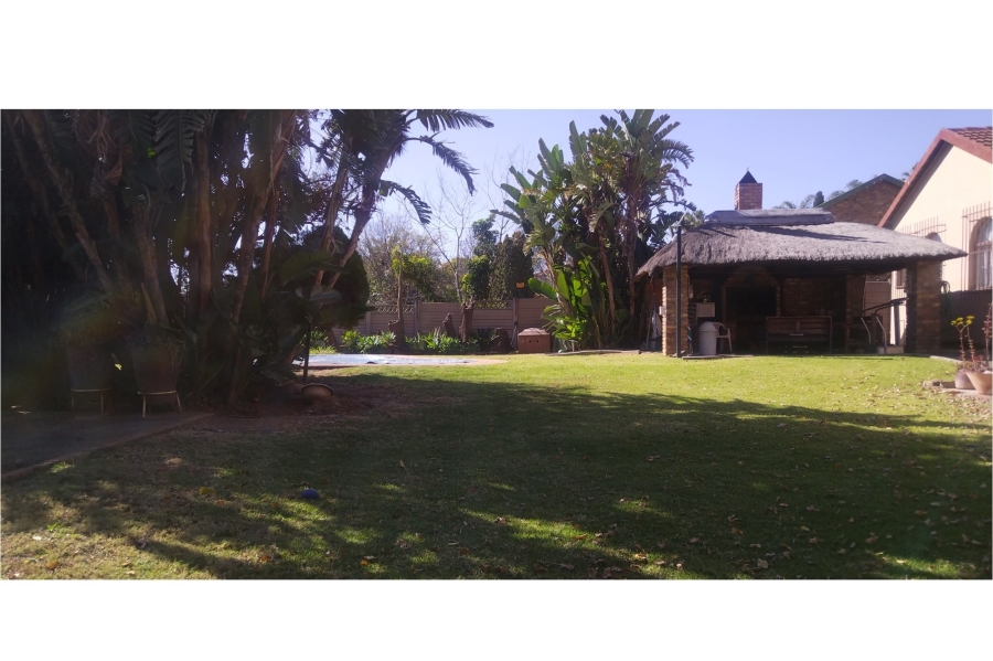 5 Bedroom Property for Sale in Rooihuiskraal Gauteng