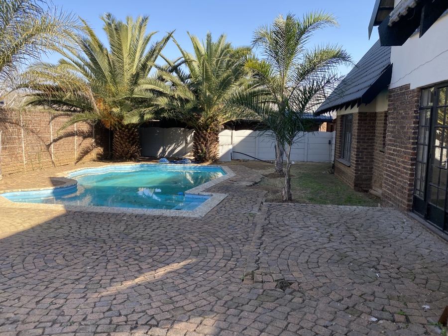 6 Bedroom Property for Sale in Freeway Park Gauteng