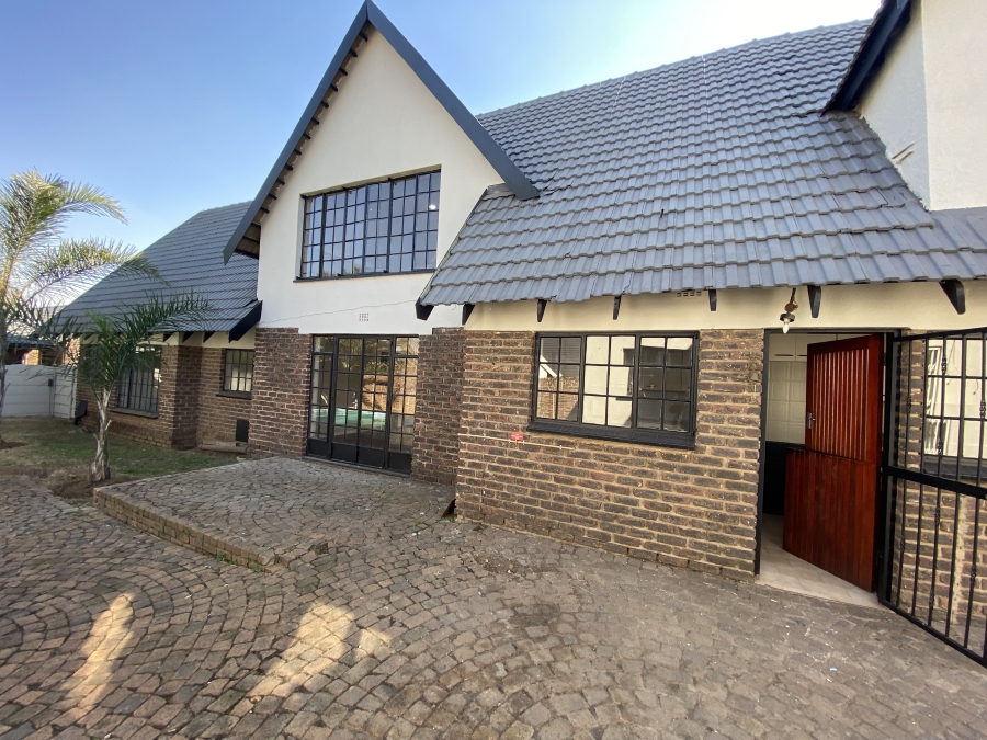 6 Bedroom Property for Sale in Freeway Park Gauteng