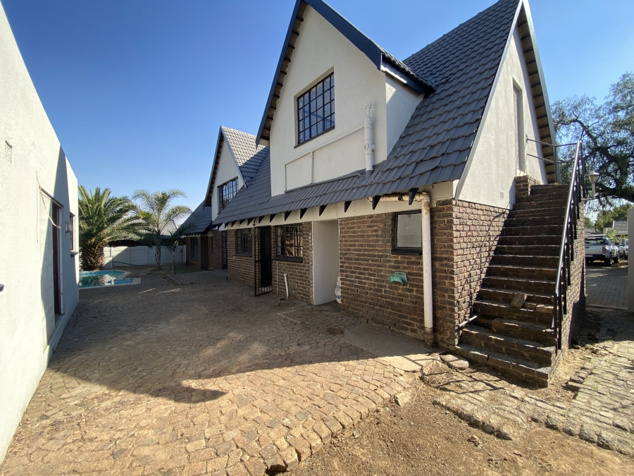 6 Bedroom Property for Sale in Freeway Park Gauteng