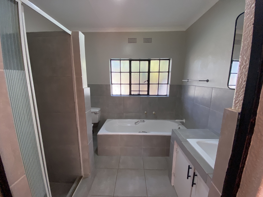 6 Bedroom Property for Sale in Freeway Park Gauteng