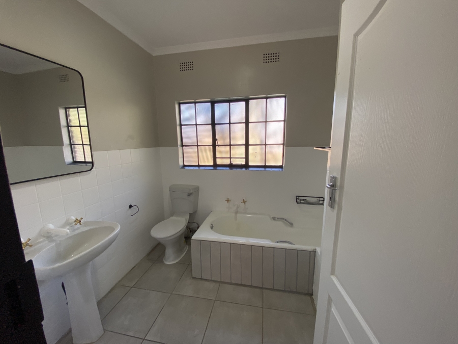 6 Bedroom Property for Sale in Freeway Park Gauteng