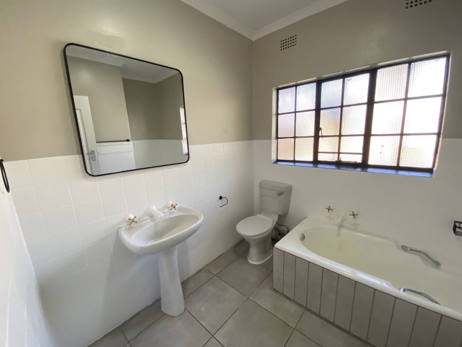 6 Bedroom Property for Sale in Freeway Park Gauteng