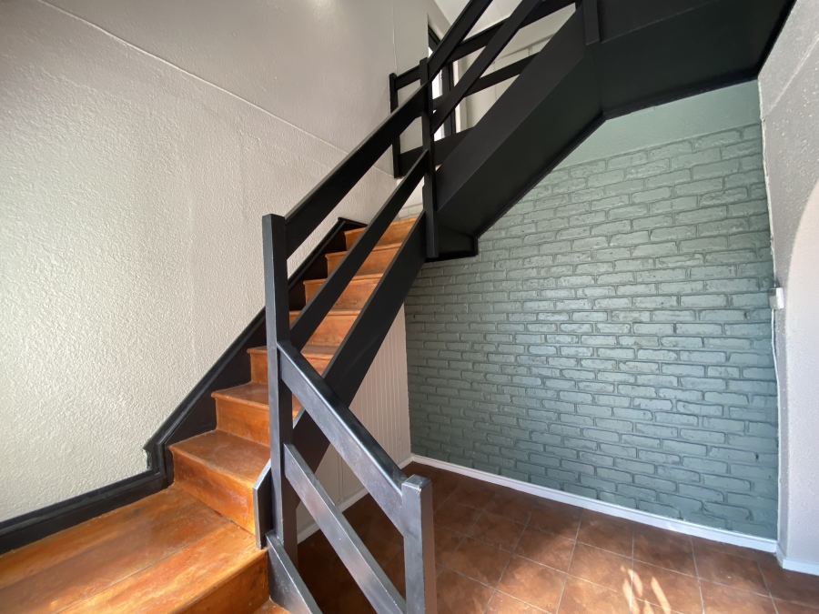 6 Bedroom Property for Sale in Freeway Park Gauteng