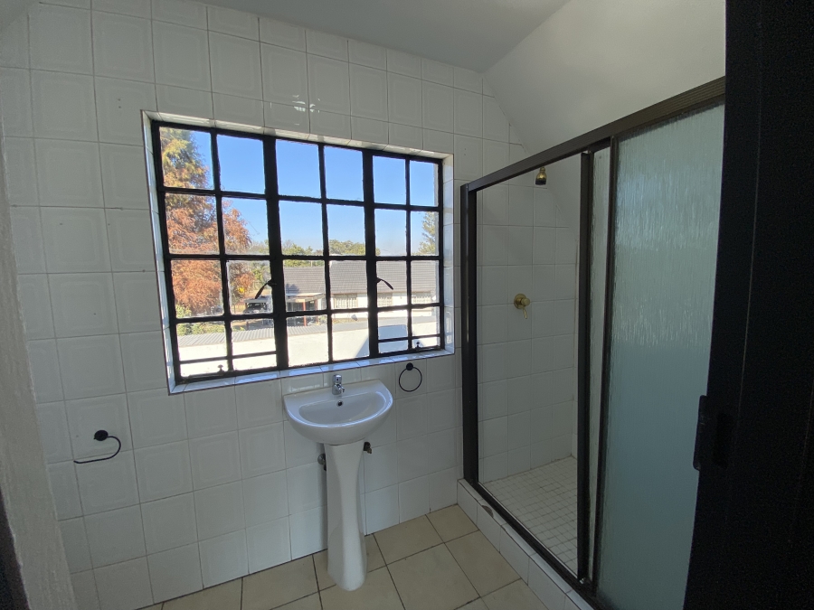 6 Bedroom Property for Sale in Freeway Park Gauteng