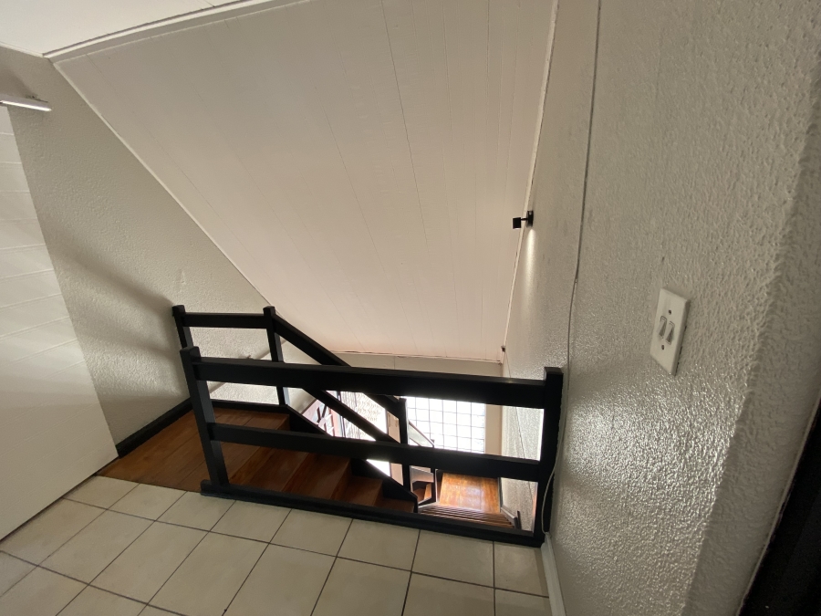6 Bedroom Property for Sale in Freeway Park Gauteng