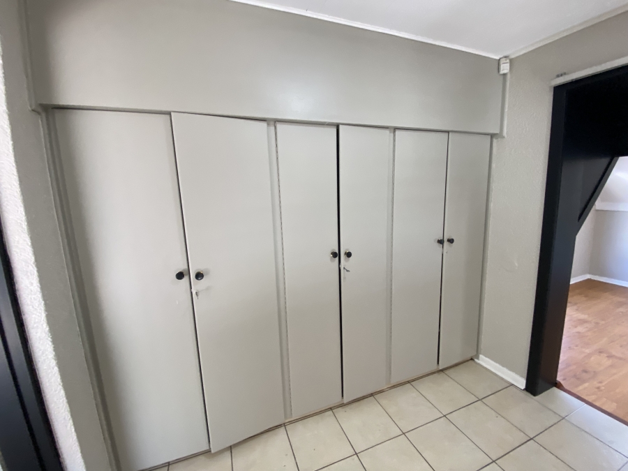 6 Bedroom Property for Sale in Freeway Park Gauteng