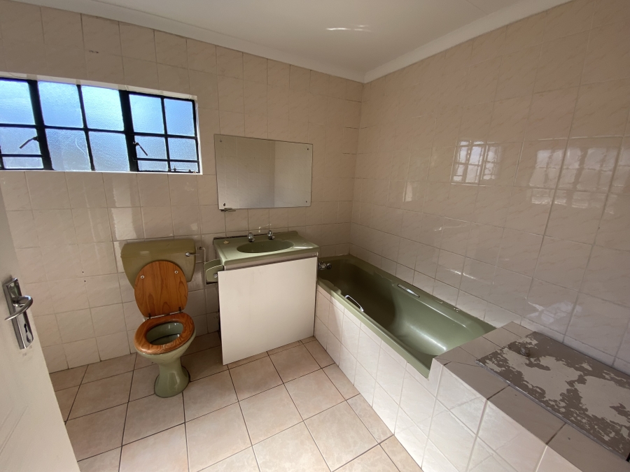 6 Bedroom Property for Sale in Freeway Park Gauteng