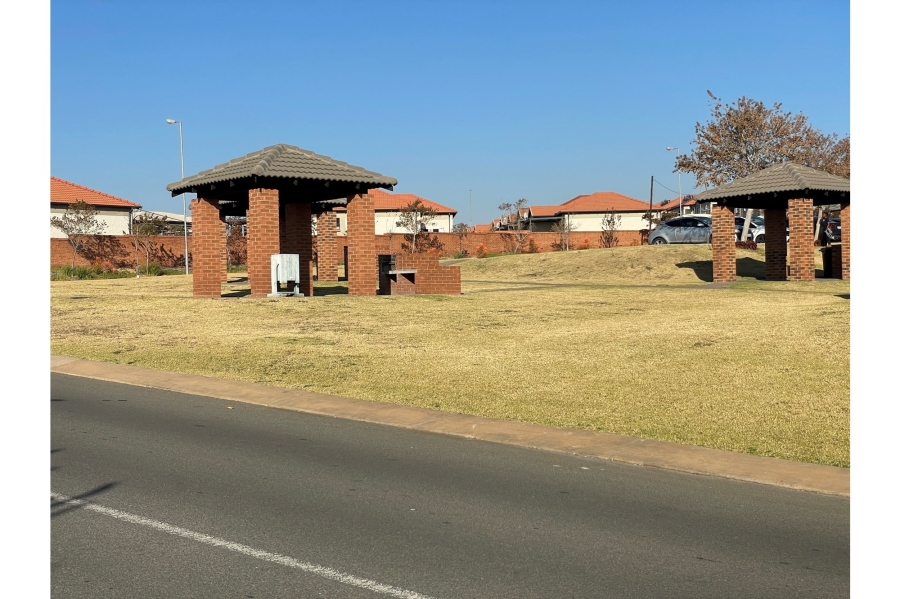 2 Bedroom Property for Sale in The Reeds Gauteng