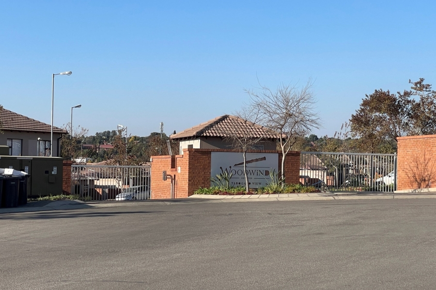 2 Bedroom Property for Sale in The Reeds Gauteng