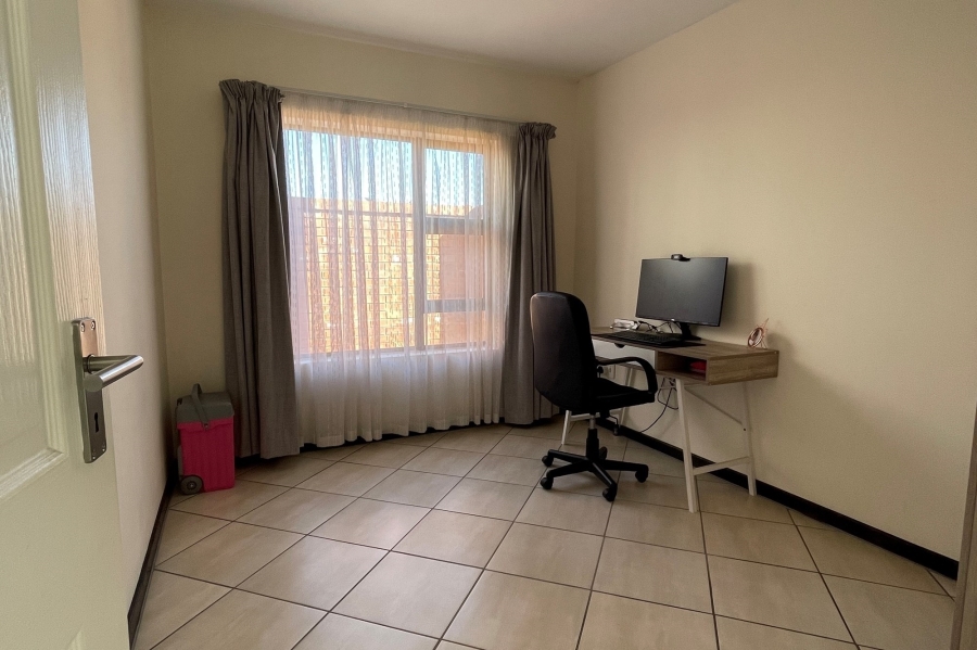 2 Bedroom Property for Sale in The Reeds Gauteng