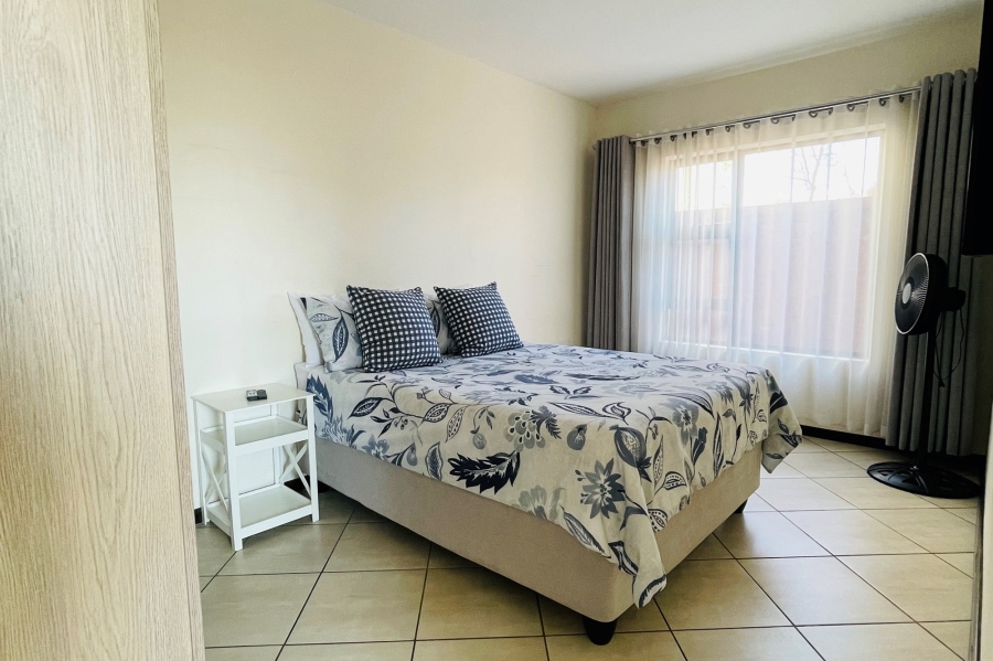 2 Bedroom Property for Sale in The Reeds Gauteng