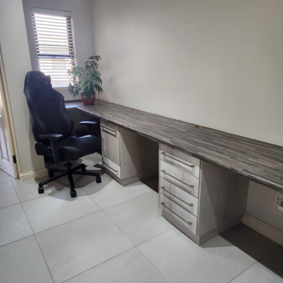 5 Bedroom Property for Sale in Brentwood Park Gauteng