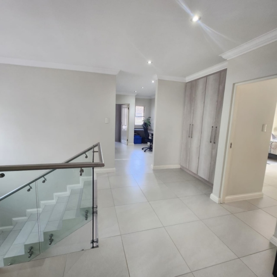 5 Bedroom Property for Sale in Brentwood Park Gauteng