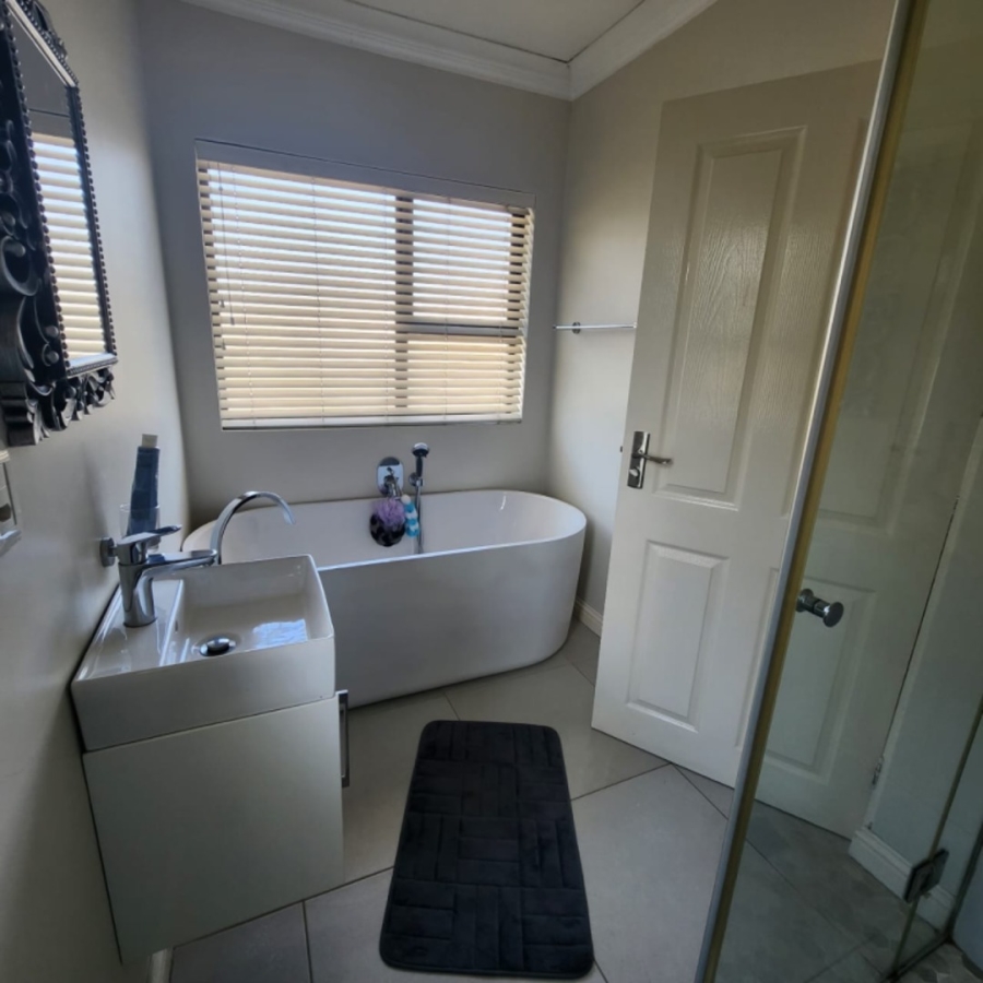 5 Bedroom Property for Sale in Brentwood Park Gauteng