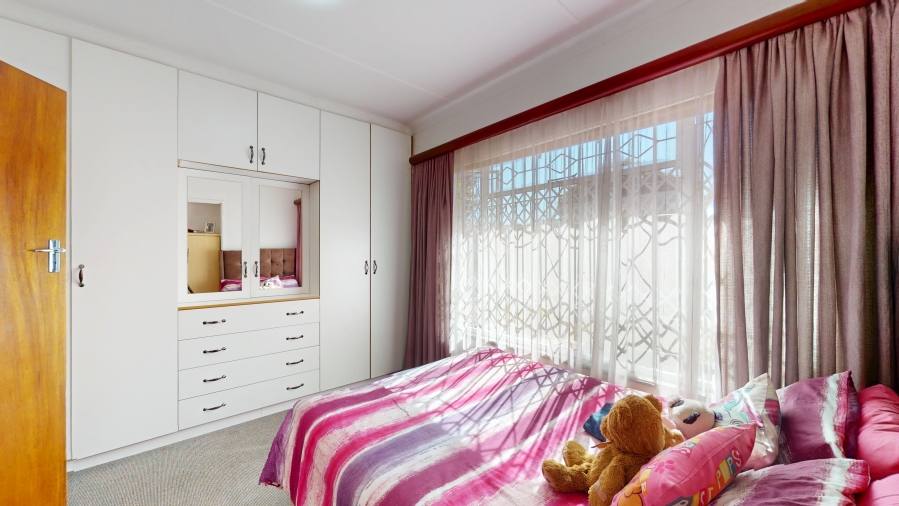 3 Bedroom Property for Sale in Dayanglen Gauteng