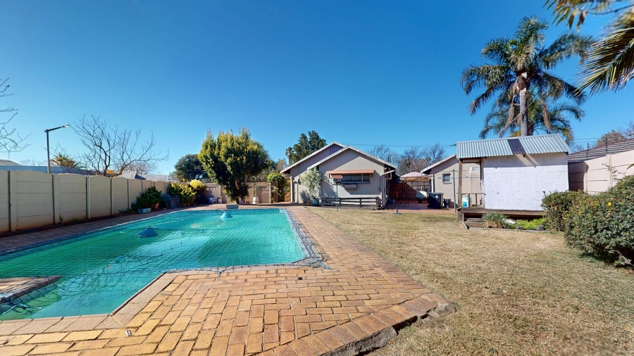 3 Bedroom Property for Sale in Dayanglen Gauteng