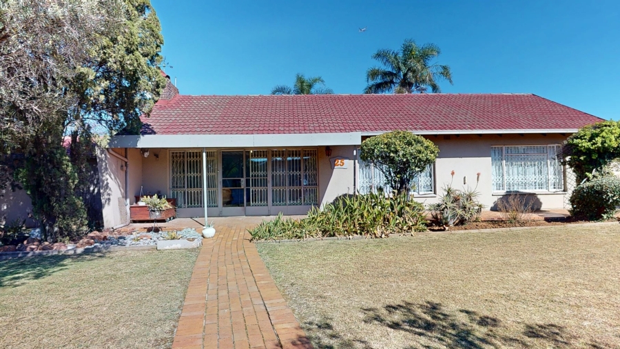 3 Bedroom Property for Sale in Dayanglen Gauteng