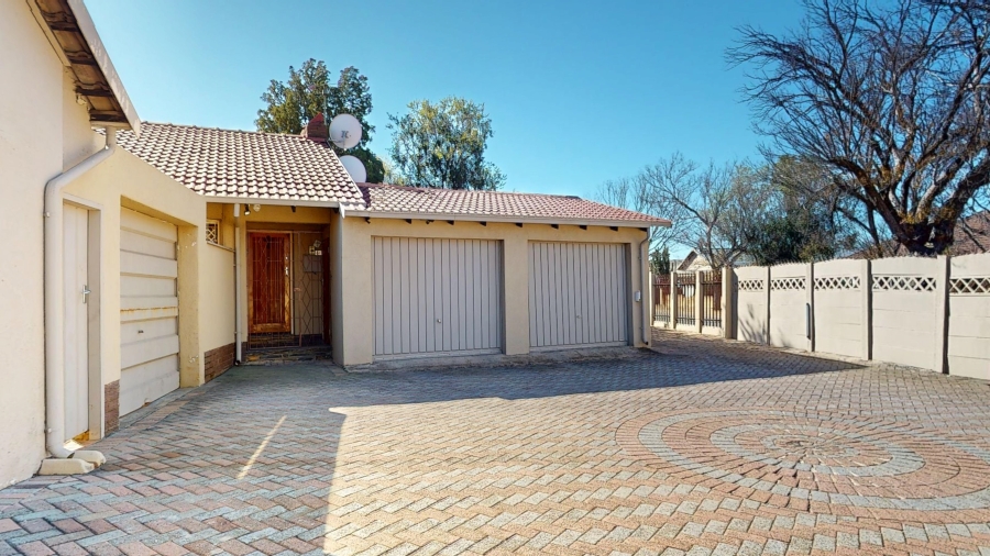 3 Bedroom Property for Sale in Dayanglen Gauteng