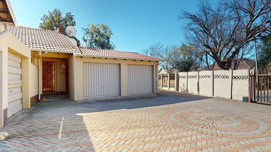 3 Bedroom Property for Sale in Dayanglen Gauteng