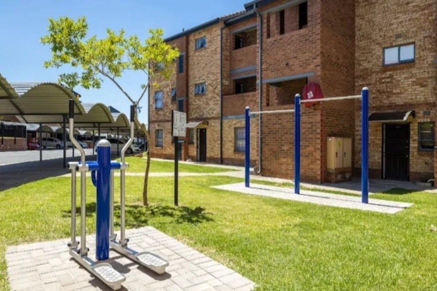 1 Bedroom Property for Sale in Noordwyk Gauteng