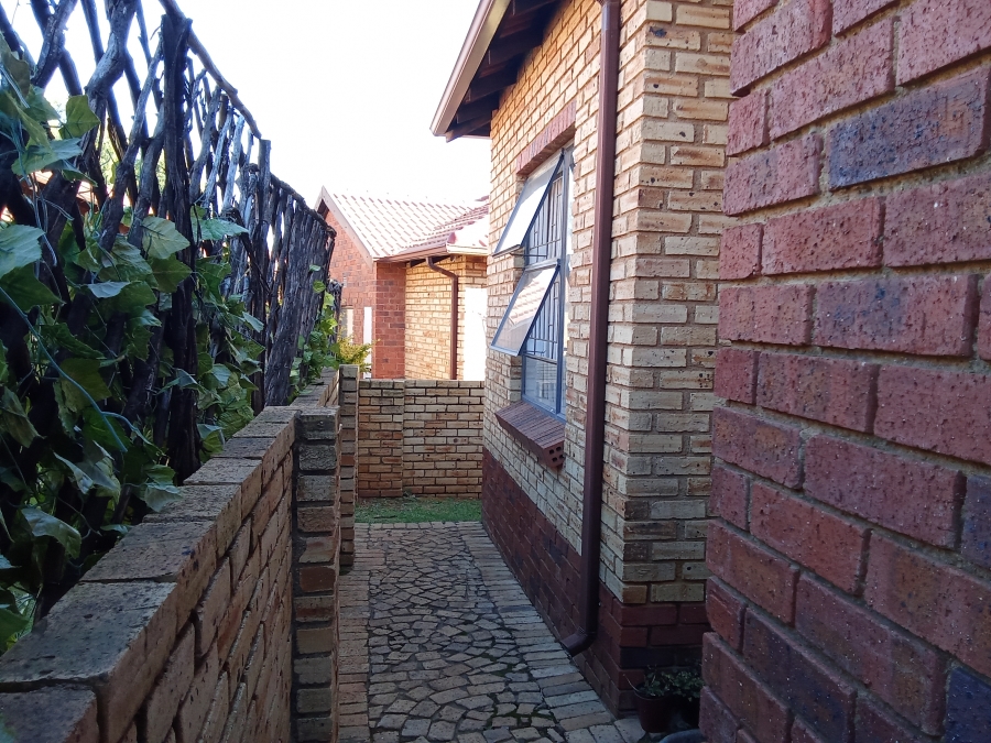 2 Bedroom Property for Sale in Florida Glen Gauteng