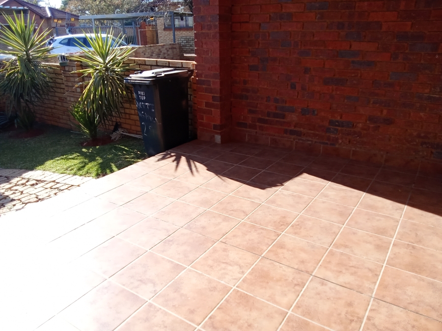 2 Bedroom Property for Sale in Florida Glen Gauteng