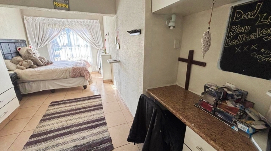4 Bedroom Property for Sale in Brackenhurst Gauteng