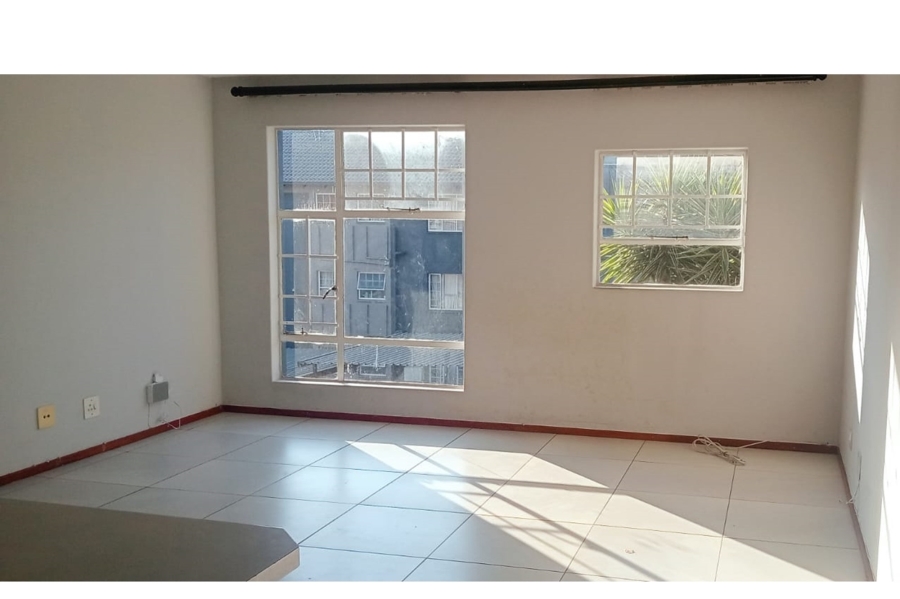 To Let 2 Bedroom Property for Rent in Weltevreden Park Gauteng