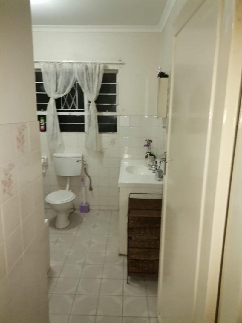 To Let 1 Bedroom Property for Rent in Kloofendal Gauteng