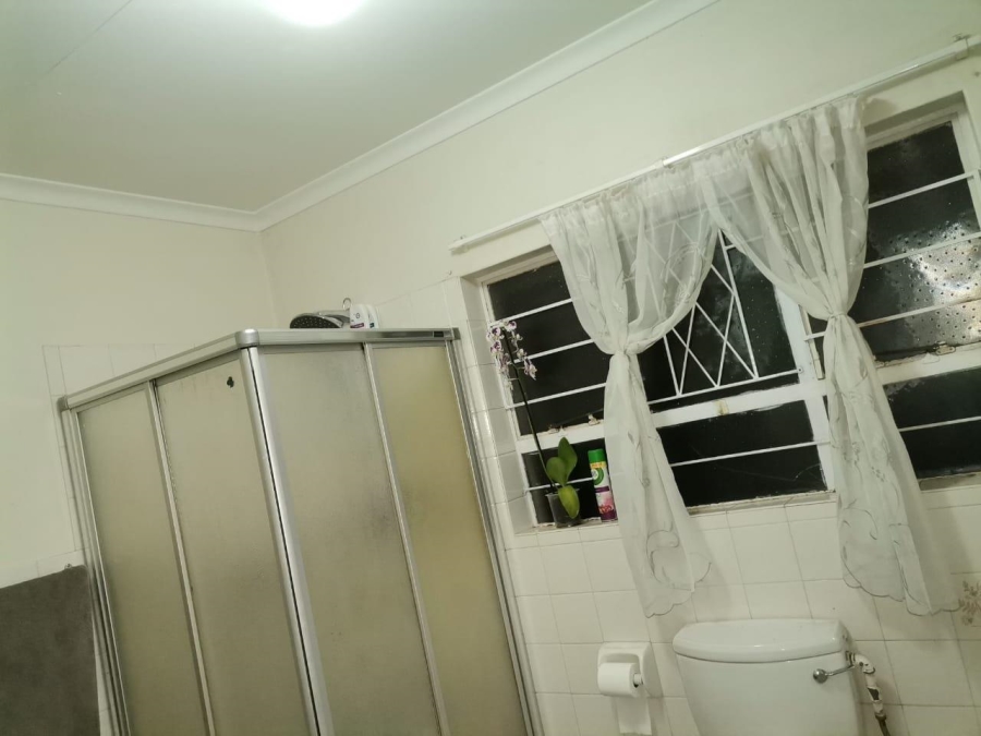 To Let 1 Bedroom Property for Rent in Kloofendal Gauteng