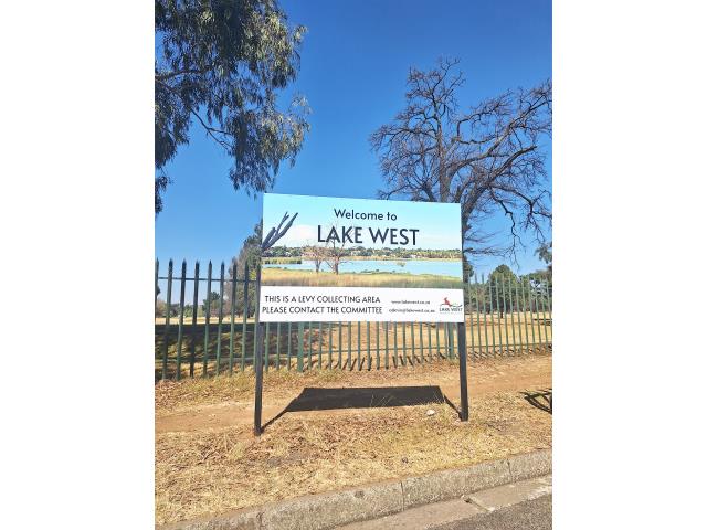To Let 4 Bedroom Property for Rent in Lakefield Gauteng