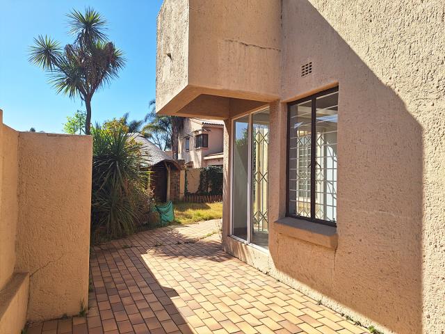 To Let 4 Bedroom Property for Rent in Lakefield Gauteng