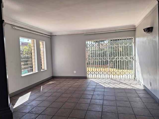 To Let 4 Bedroom Property for Rent in Lakefield Gauteng