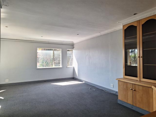 To Let 4 Bedroom Property for Rent in Lakefield Gauteng