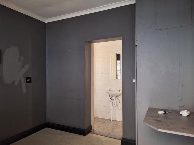 To Let 4 Bedroom Property for Rent in Lakefield Gauteng