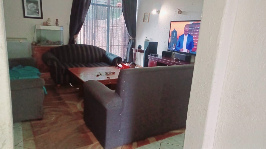 2 Bedroom Property for Sale in Windsor East Gauteng