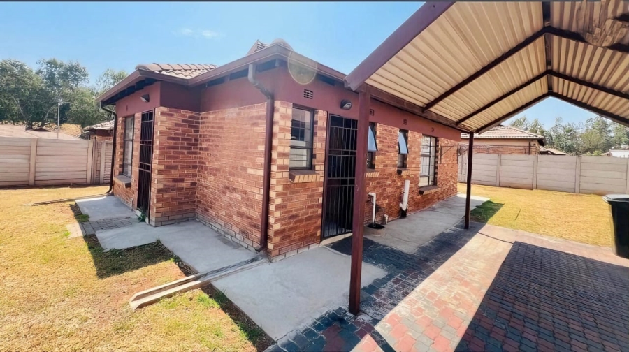 3 Bedroom Property for Sale in Clayville Gauteng