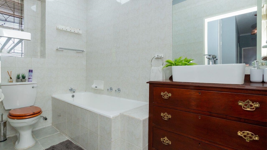 2 Bedroom Property for Sale in Kew Gauteng