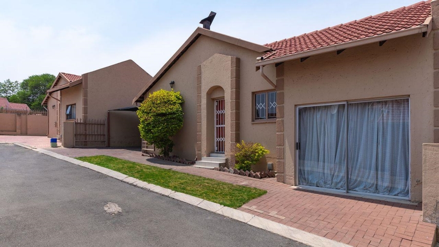 3 Bedroom Property for Sale in Birchleigh North Gauteng