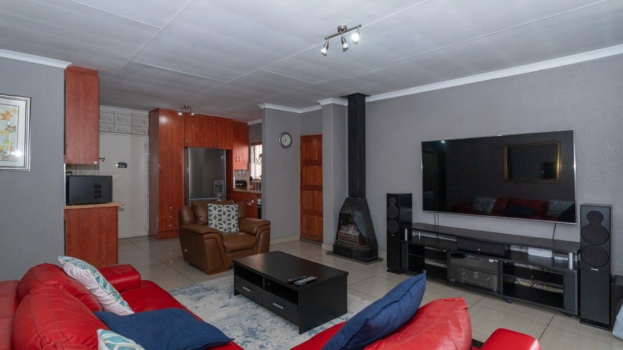 3 Bedroom Property for Sale in Birchleigh North Gauteng