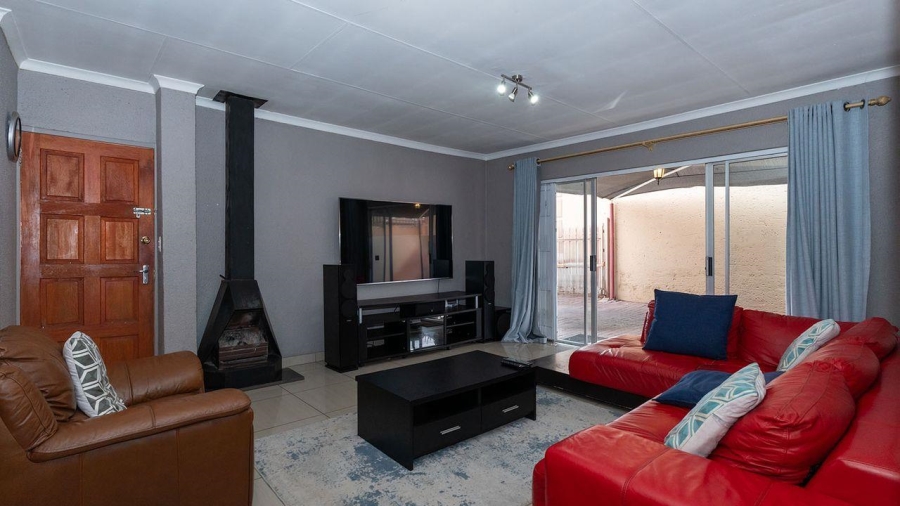 3 Bedroom Property for Sale in Birchleigh North Gauteng