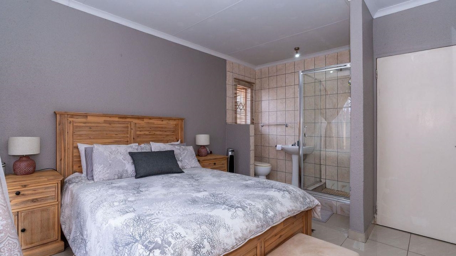 3 Bedroom Property for Sale in Birchleigh North Gauteng