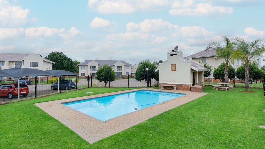 2 Bedroom Property for Sale in Norton Home Estate AH Gauteng