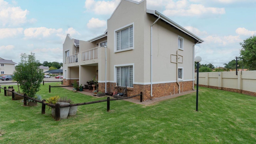 2 Bedroom Property for Sale in Norton Home Estate AH Gauteng