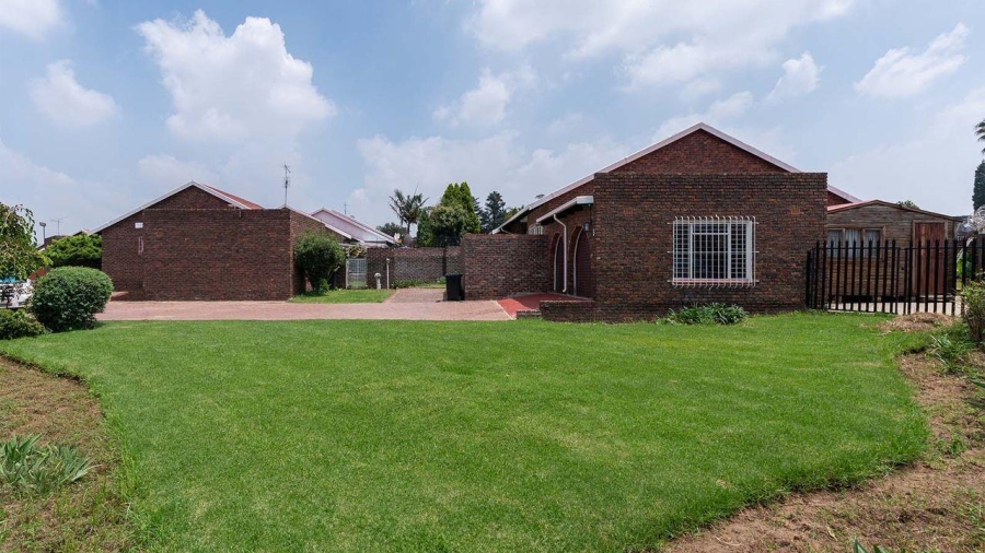 3 Bedroom Property for Sale in Edleen Gauteng