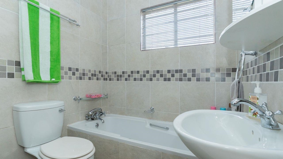 3 Bedroom Property for Sale in Edleen Gauteng